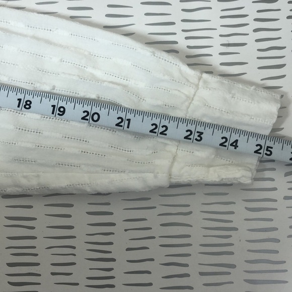 Roan + Ryan top white v-neck - Picture 6 of 9